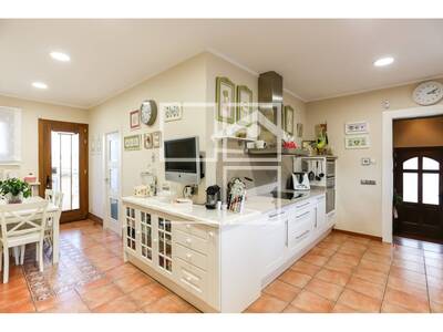 Local en BayÃ©s, Tona Barcelona