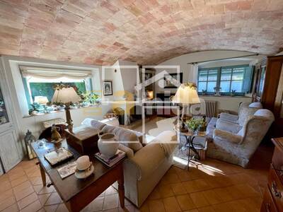 Local en Riera del Vilar, Monells i Sant Sadurní de l'Heura Girona