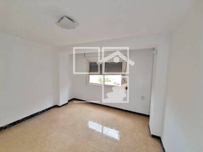 Local en Juan RamÃ³n JimÃ©nez, Rubí Barcelona