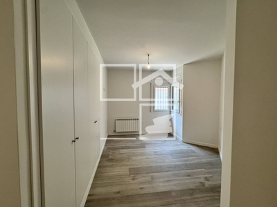 Local en Avenida Sant Joan de les Abadesses    baixos, Olot Girona