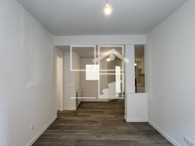 Local en Avenida Sant Joan de les Abadesses    baixos, Olot Girona