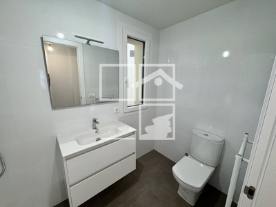 Local en Avenida Sant Joan de les Abadesses    baixos, Olot Girona