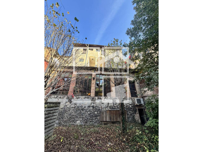 Local en Olot Girona