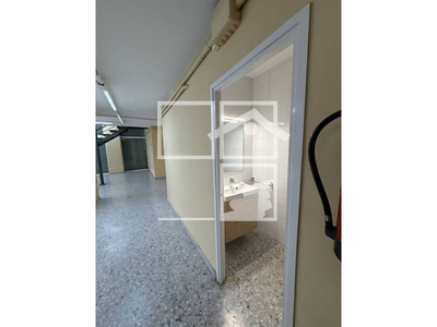 Inmueble en Calle Dibuixant Avellaneda    LOCAL, Barcelona