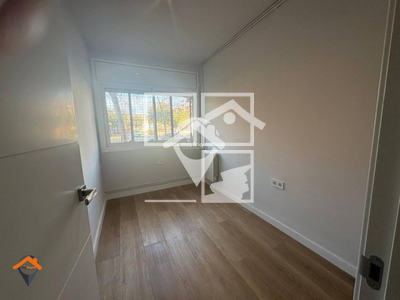 Inmueble en Avenida Alcalde Moix    Bajo, Barcelona