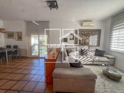 Local en Avenida Martorell Número 15  , Sant Esteve Sesrovires Barcelona