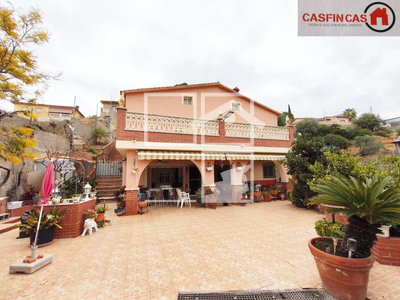 Local en Castellet y Gornal Barcelona