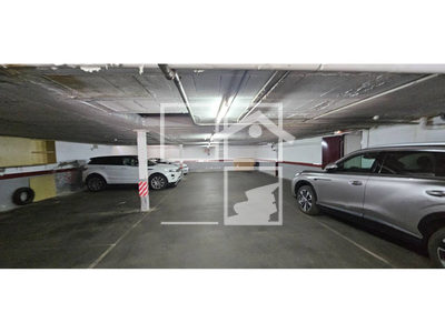 Inmueble en Calle Doctor Robert    Parquing, Barcelona